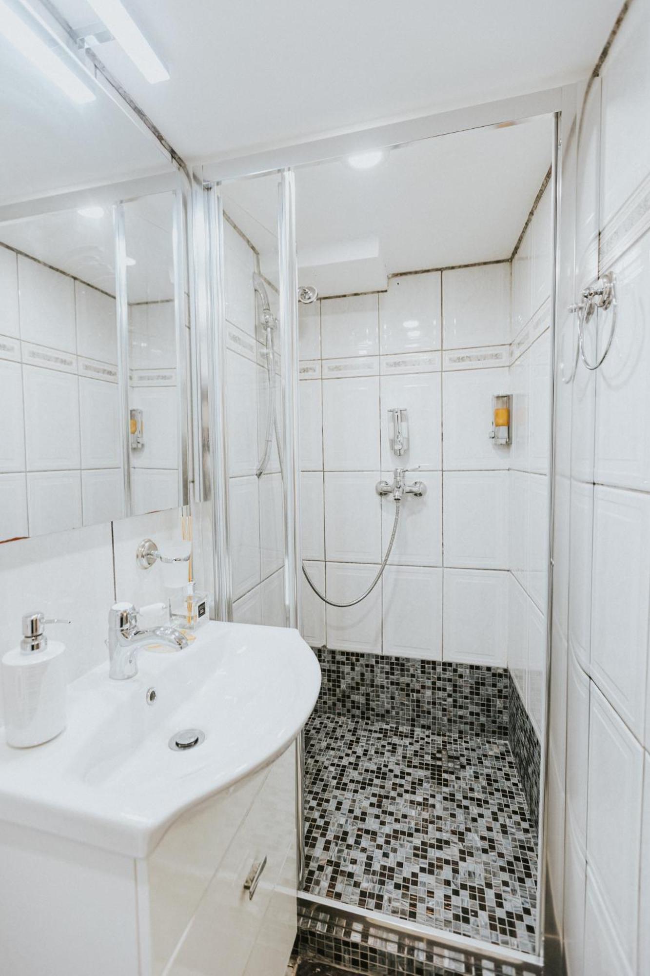 Republicii Rustic Apartament In Brasov City Center מראה חיצוני תמונה