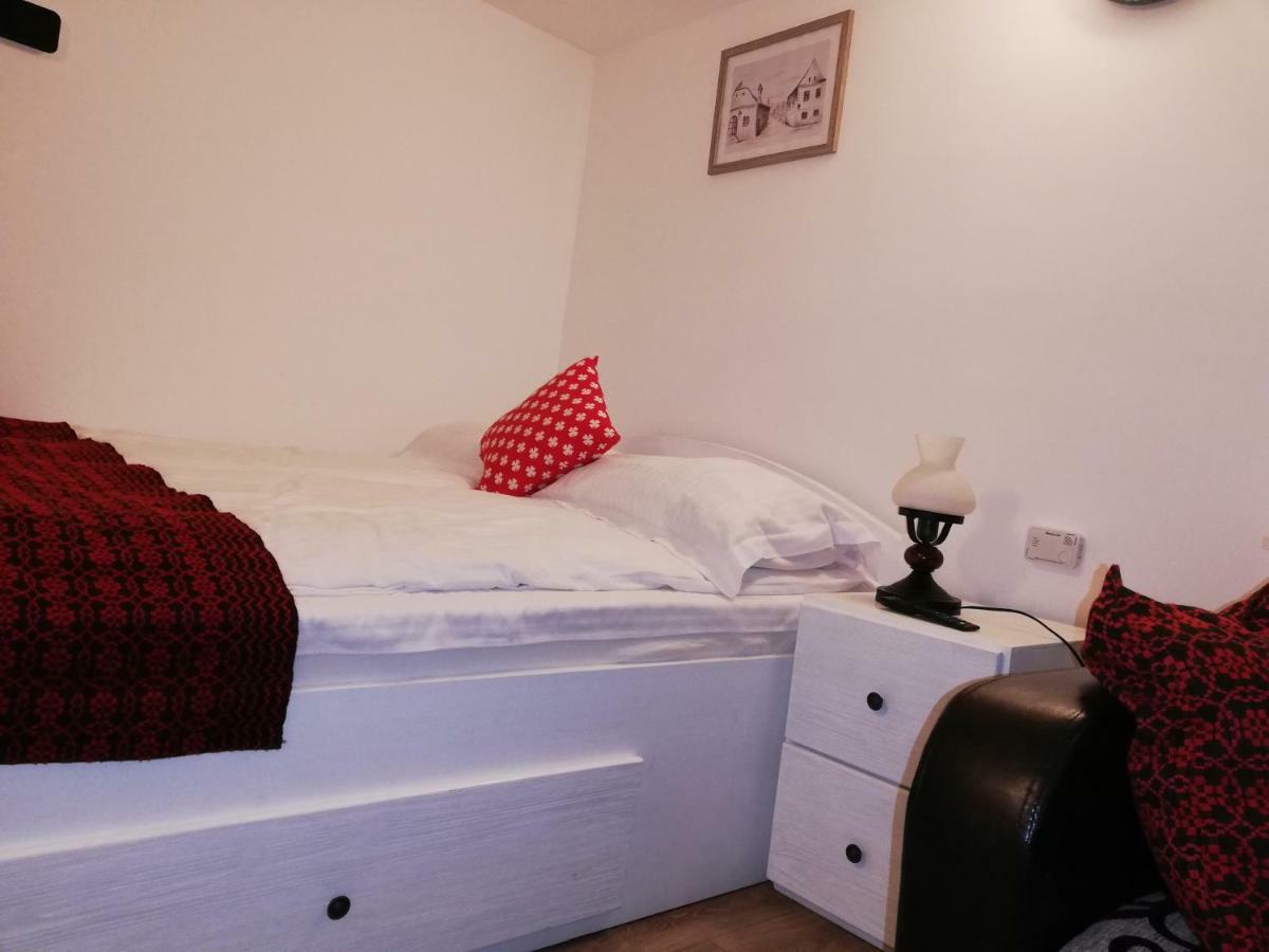 Republicii Rustic Apartament In Brasov City Center מראה חיצוני תמונה